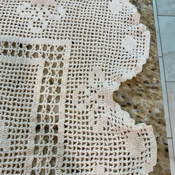 Beautiful Large Crochet Doily Cream Floral Pattern Scalloped Edges - Picture 6 of 12